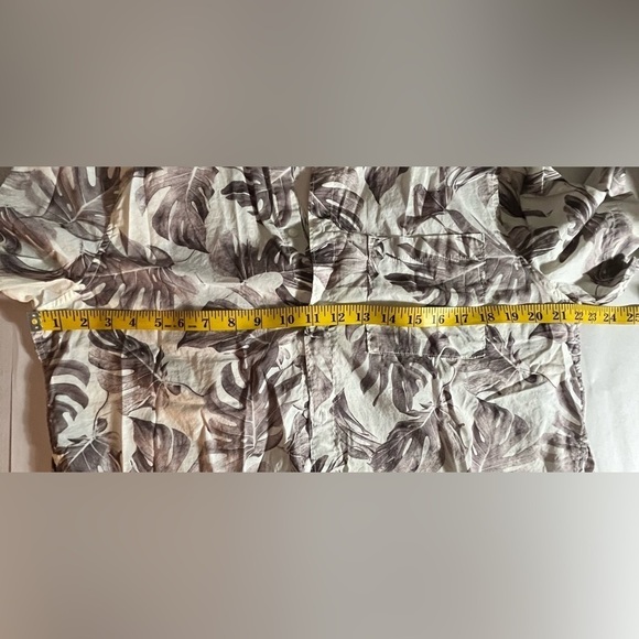 H&M Men’s button down floral Hawaiian casual spring Break vacation shirt. Large - Picture 5 of 6